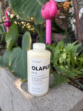OLAPLEX No.4 Strengthening Shampoo - White Bottle with Black Text